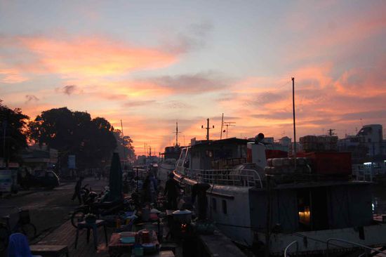 Rach Ghia port at 5.00 a.m.