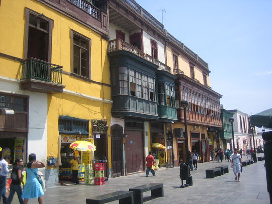 But there are also some few nice, colonial houses left in Lima.