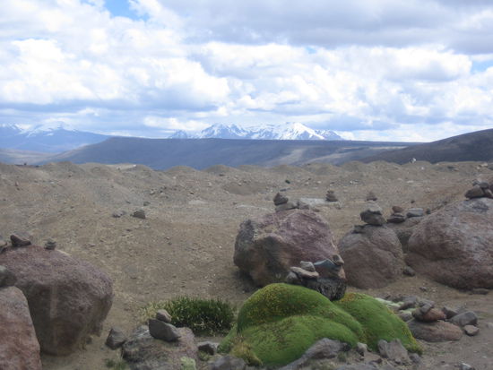 On our way to the canyon, the peak at 4910m.