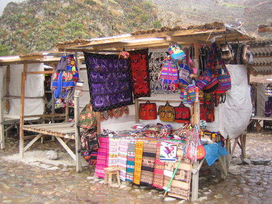 My sleeping place during the day. In the background the ruins of Ollantaytambo.