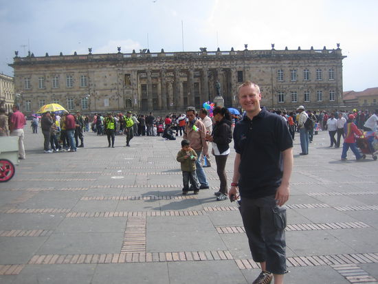 In front of the palacio de justicia on the Placa Simon Bolivar.