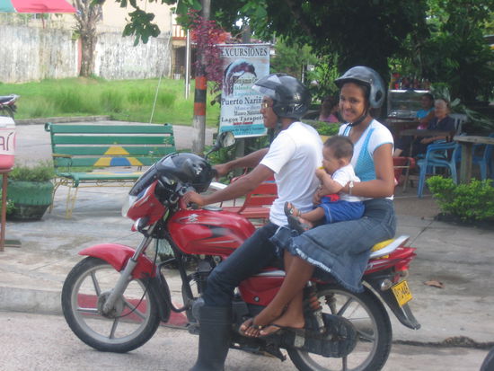 Even a family with 4 heads can sit on a bike. This time, it was only three.