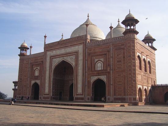 Mosque at side of Taj Mahal