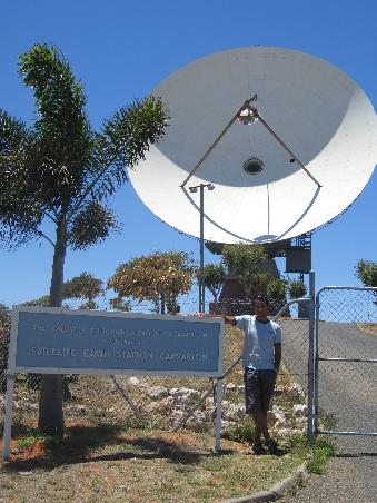 Some sad geek and a satellite earth station....FACT: Funded by NASA this station was used as the southern Pacific tracking station for the Apollo missions. You can normally go and haver a look around the facility but it was actually closed for a week for heavy duty cleaning due to a build up of pigeon poo....no shit!