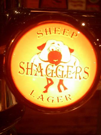 and after the shearing show we had to have the appropriate beer
--> CHEERS AERON!