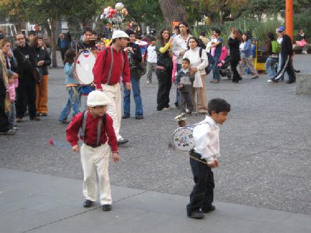 kids dancing at plaza de armas