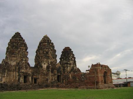 The monkeys live on these ruins in Lopburi at night. You can see them on the right there.